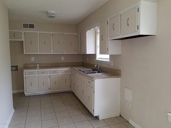 3rd image of 2905 Normandy Dr