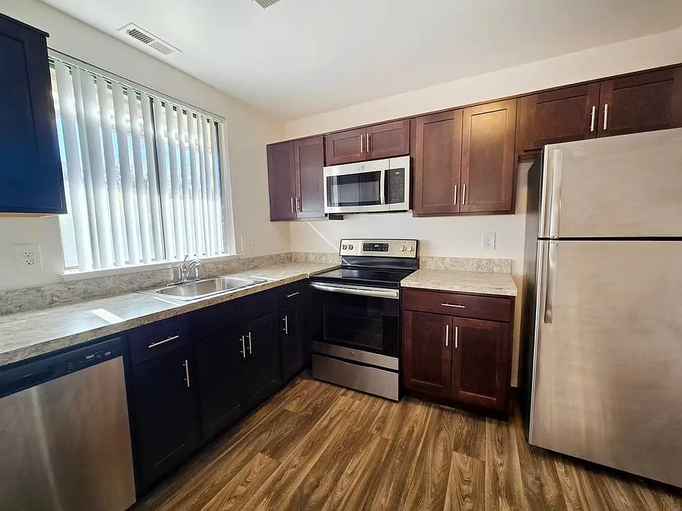 Creekside of Farmington Hills Apartments — Photo 4