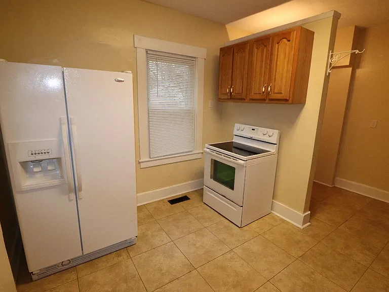 Well-maintained Double with Small Yard — Photo 19