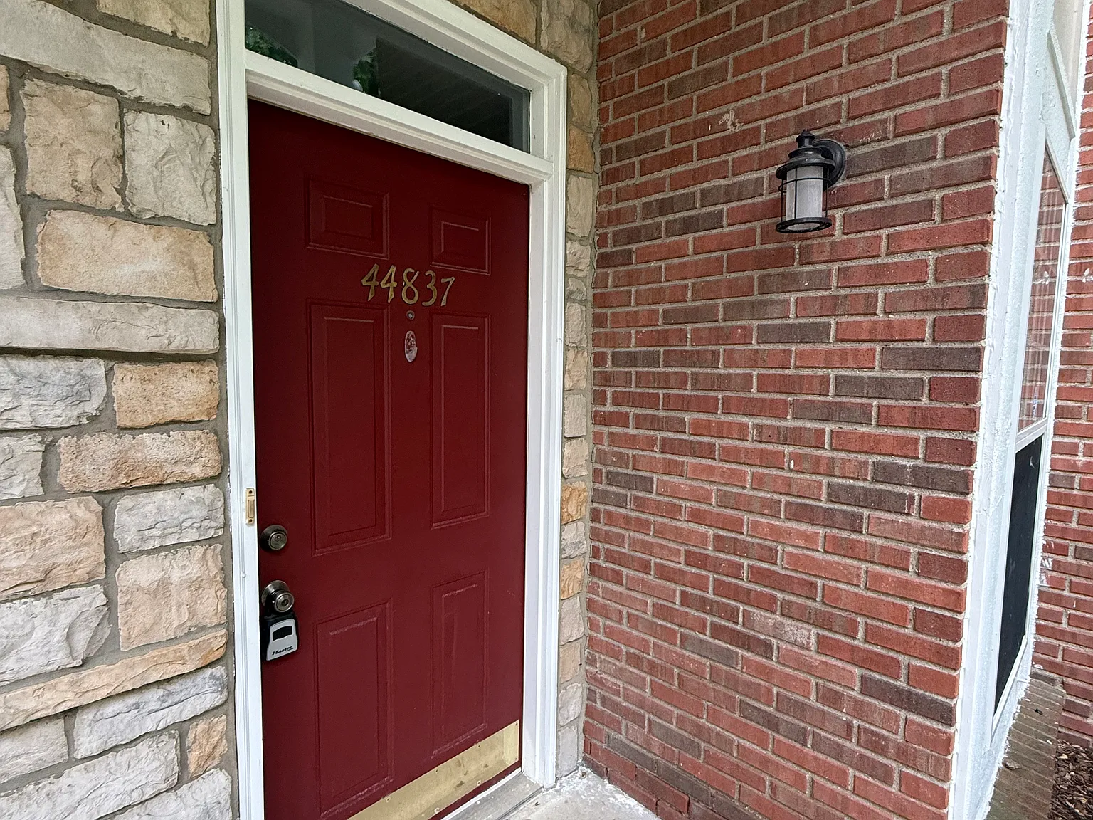 2 bed, 1213 sqft, $2,050 — Photo 2