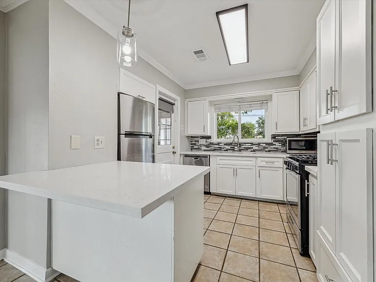 4118 Gardendale Dr — Photo 5