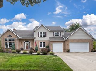 1237 Timber Ridge Dr, Erie, PA 16509