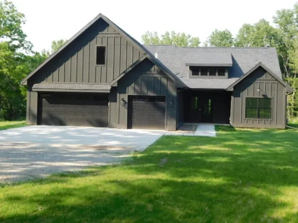 4625 NW Lovington Dr, Des Moines, IA 50310