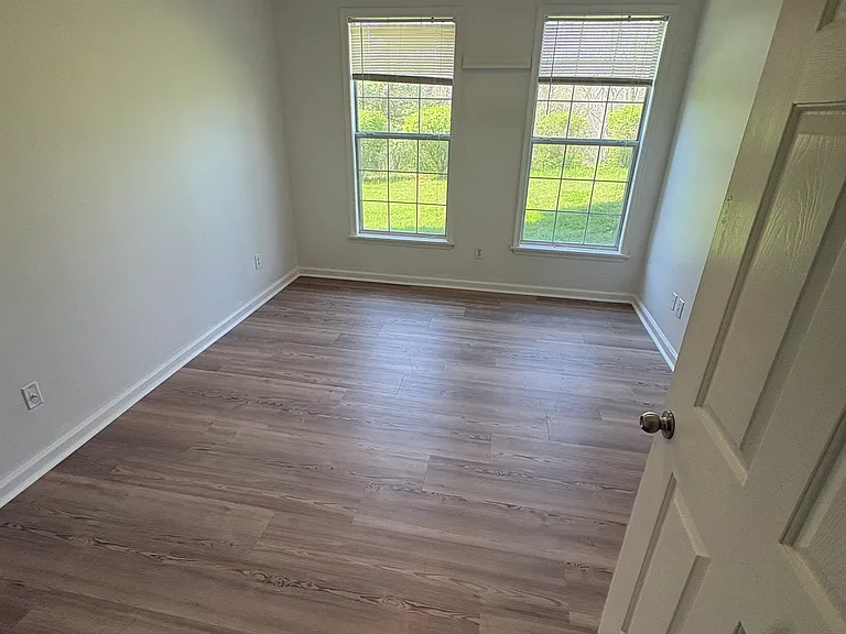 310 Riverbend Dr #1E — Photo 9