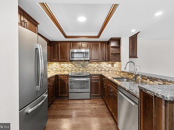 5th image of 1275 25th St NW APT 701