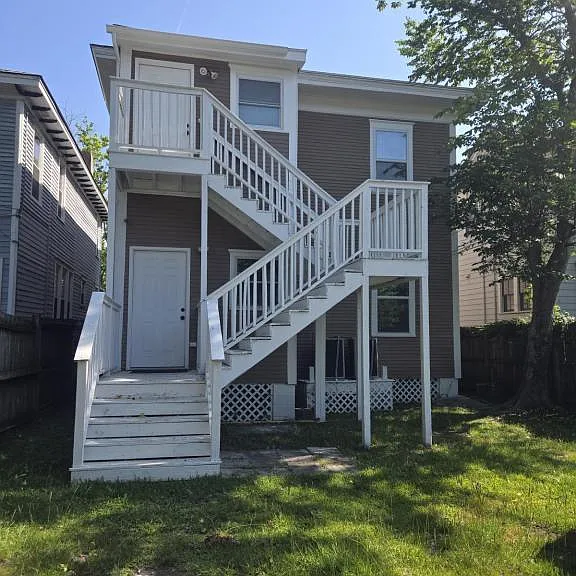 655 E Henry St — Photo 14