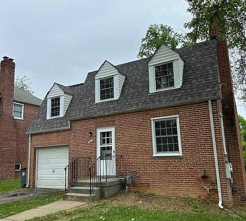 3rd image of 220 Blandford St