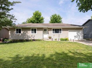 410 N Park Dr, Gretna, NE 68028