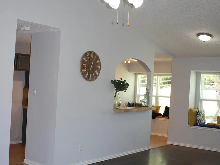 2518 Highdale Dr — Photo 11