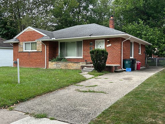 3rd image of 21871 Westhampton Ave