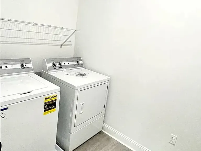 344 Conarroe St #6 — Photo 5