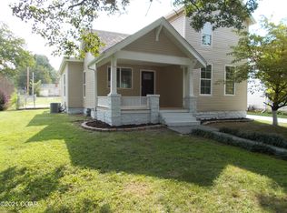 1310 S Maple St, Carthage, MO 64836