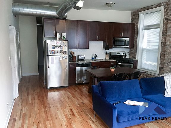 3rd image of 1316 N Wood St #2515192