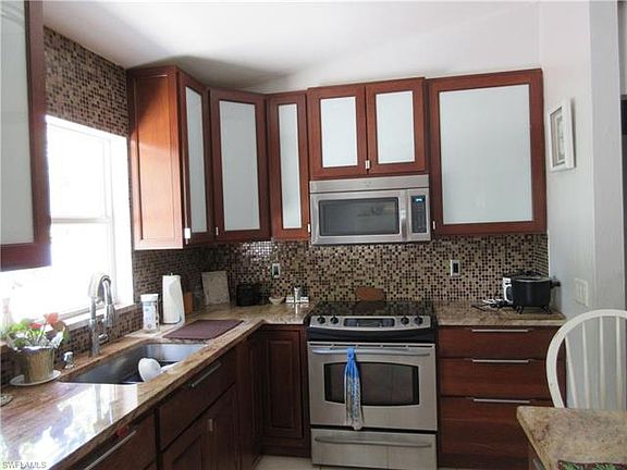 4th image of 485 NE 3rd Pl