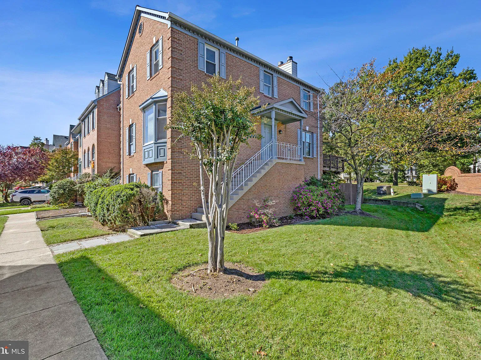 4 bed, 3.5 bath, 2090 sqft, $3,400 — Photo 2