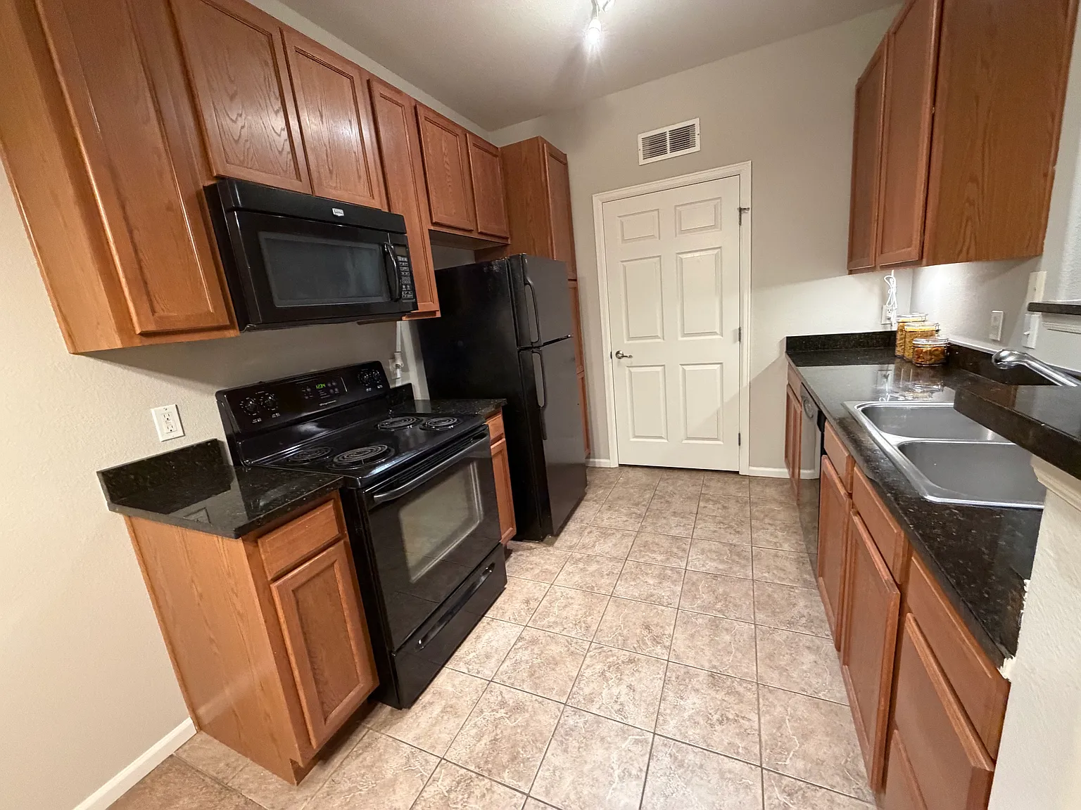 2 bed, 1002 sqft, $1,950 — Photo 3