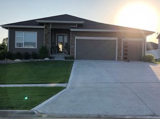 788 63rd St, West Des Moines, IA 50266