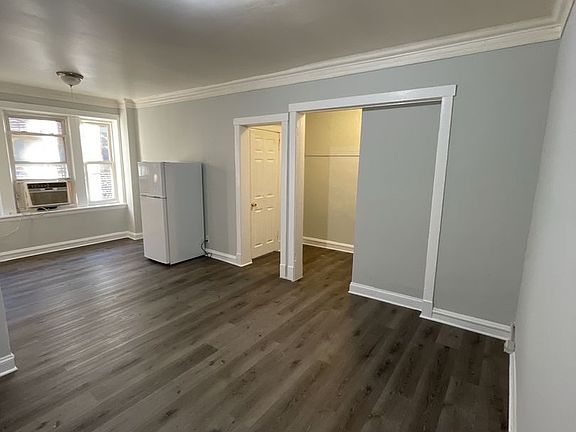 3rd image of 6243 S Ashland Ave Unit 202