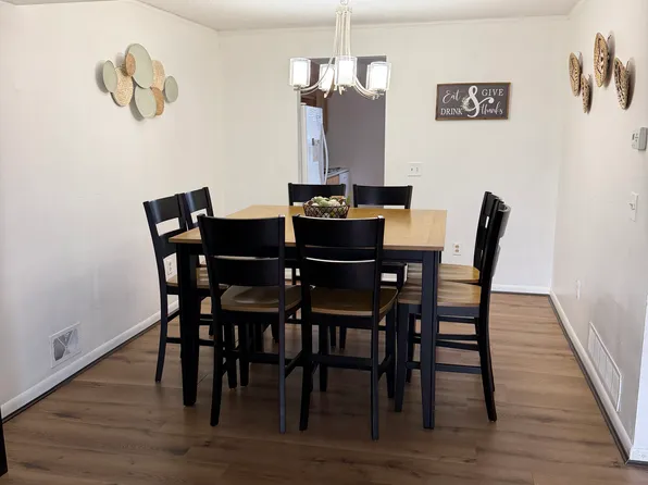 5 Teakwood Ln, Fairport, NY 14450