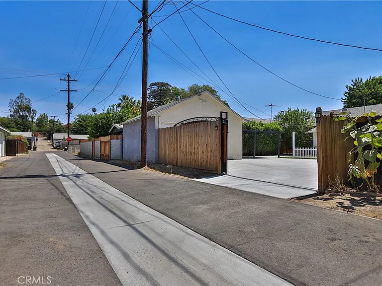3031 Chestnut St — Photo 43