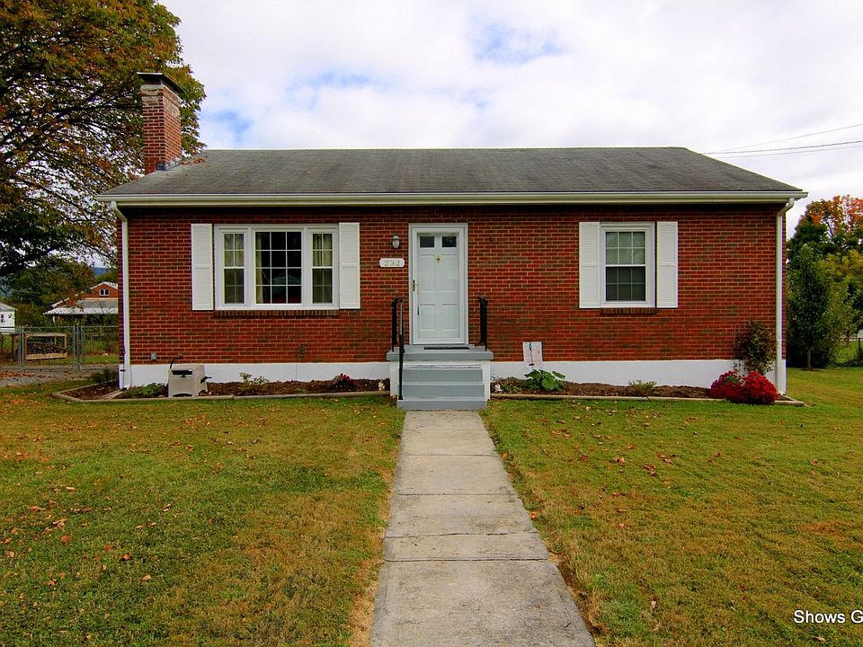 For Sale: 232  KNOLL RD, Roanoke, Virginia 24019