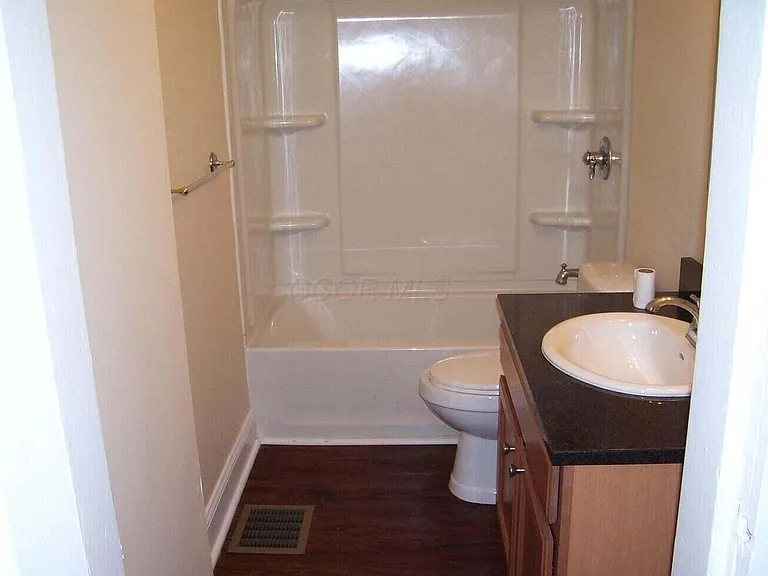1117 Franklin Ave — Photo 10