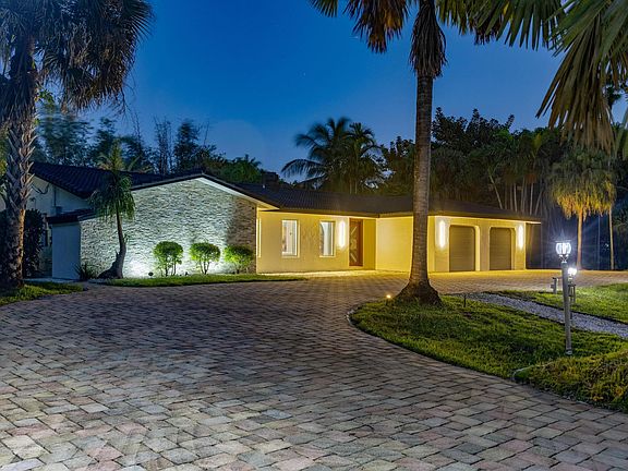 5th image of 11621 NW 21st Court
