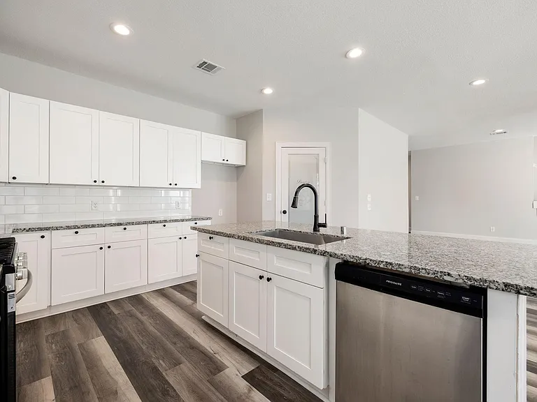 5401 Zephyr Ln — Photo 8