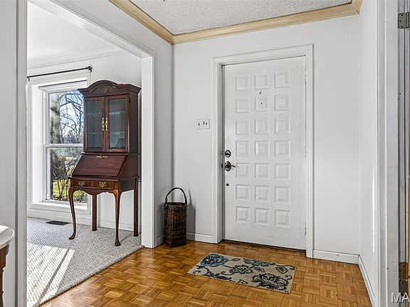4th image of 404 Conway Gardens Ln
