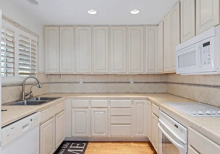 691 Ardmore Dr — Photo 14