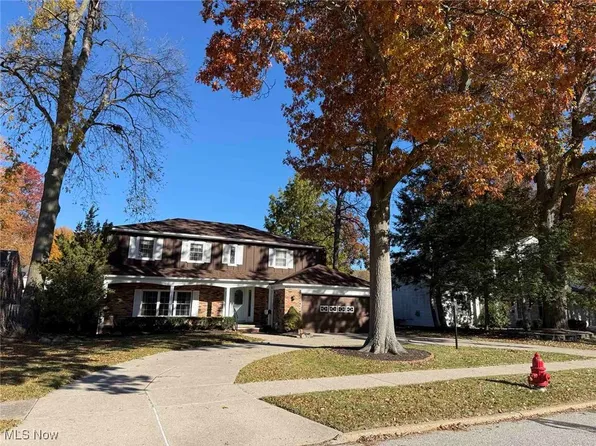9474 Stoney Creek Ln, Parma Heights, OH 44130