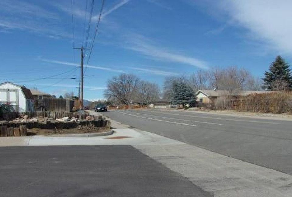 Exterior Neighborhood (street photo)