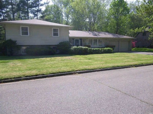 516 Holly Hill Dr, Evansville, IN 47710