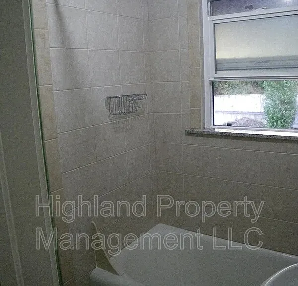 340 S Grand Ave #4 — Photo 13