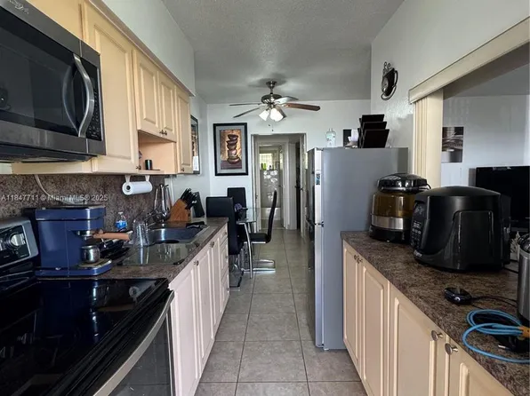 71 NW 76th St APT 5, Miami, FL 33150