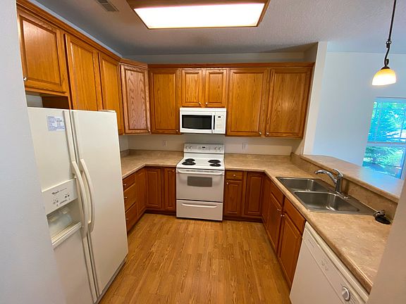 2nd image of 2321 Bristol Dr Unit 104