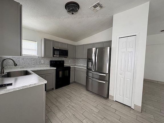 3rd image of 454 Cardinal Ct