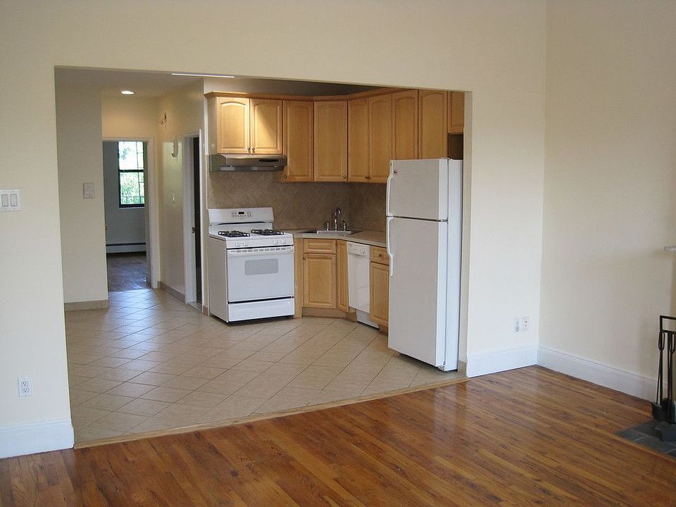 1st image of 276 Court St Floor 2