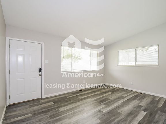 985984_004_wm_-_living_room_13061802.jpg