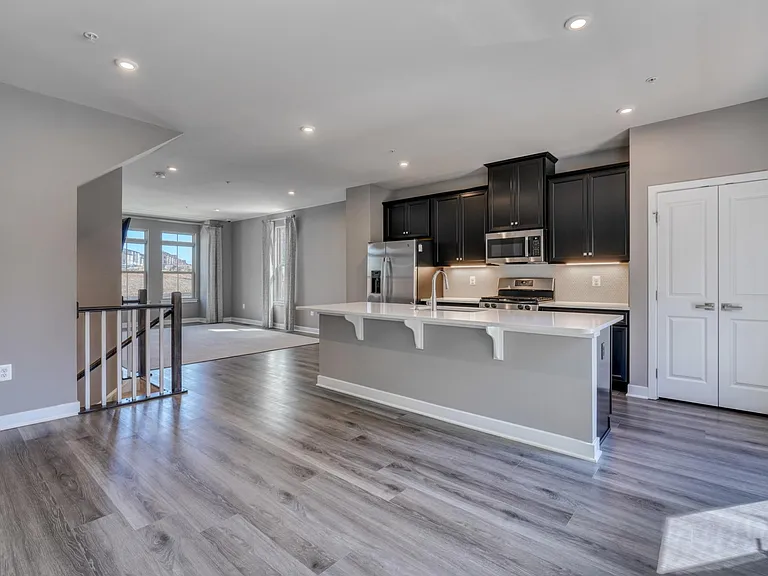 6100 Northwest Dr #1 — Photo 14