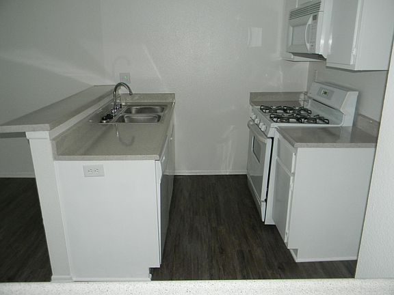 3rd image of 14543 Burbank Blvd APT 205