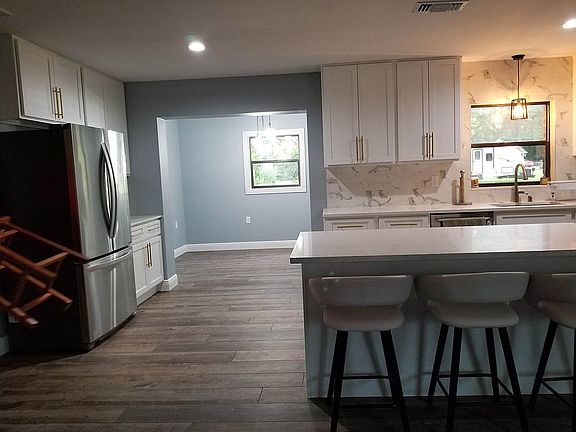 4th image of 100 N Deerfoot Ln