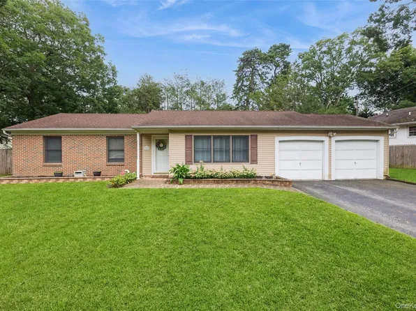 2769 Pond Road, Ronkonkoma, NY 11779