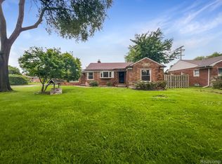 27420 Little Mack Ave, Saint Clair Shores, MI 48081