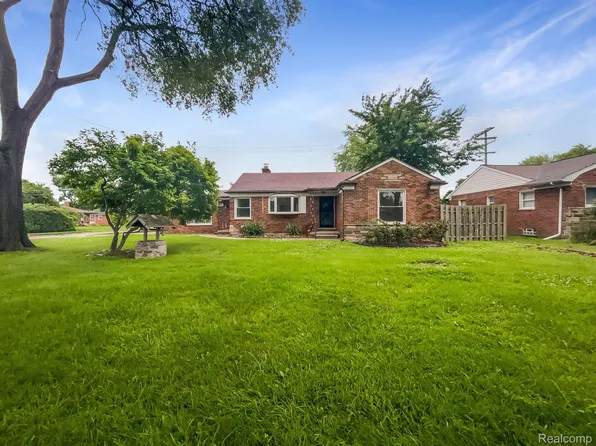 27420 Little Mack Ave, Saint Clair Shores, MI 48081