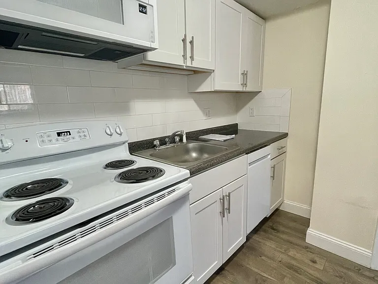 Dustin St — Photo 4