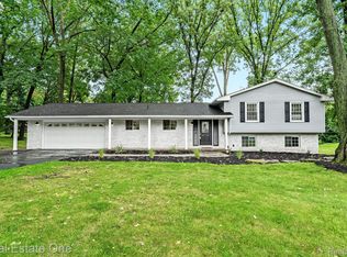 6458 Herbmoor St, Troy, MI 48098