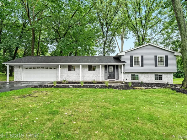 6458 Herbmoor St, Troy, MI 48098