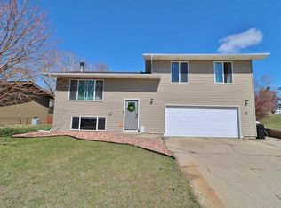 2300 Crescent Dr, Minot, ND 58703
