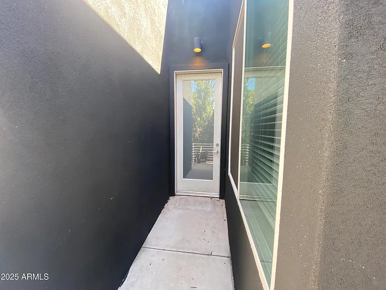 528 W Culver St #B — Photo 2